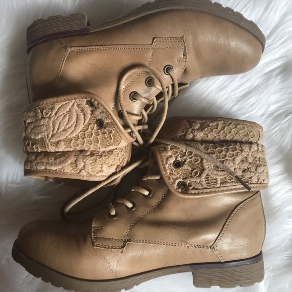 Women’s Lace Boots - Picture 6 of 8